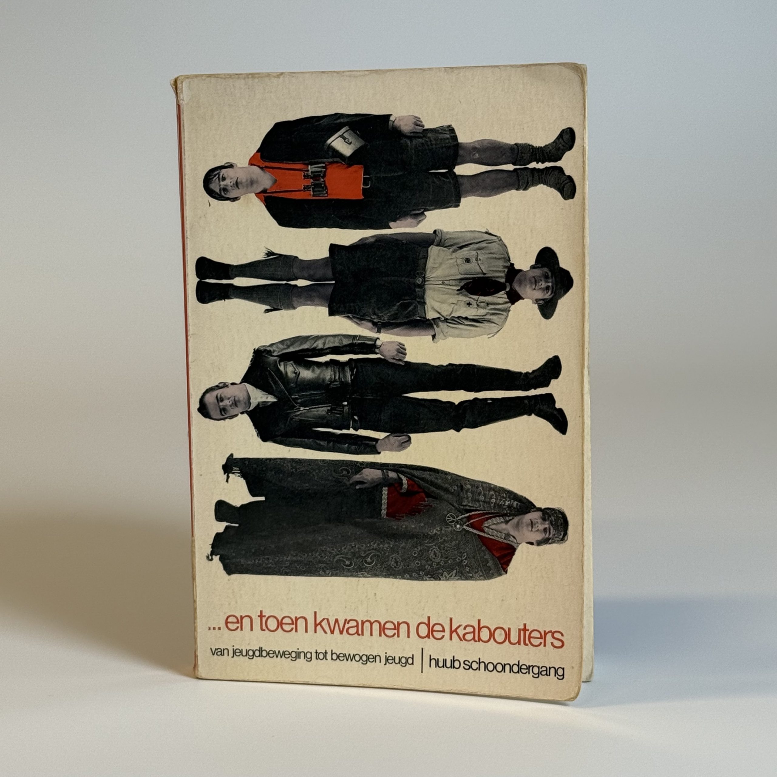 …EN TOEN KWAMEN DE KABOUTERS, VAN JEUGDBEWEGING TOT BEWOGEN JEUGD (TWEEDEHANDS)